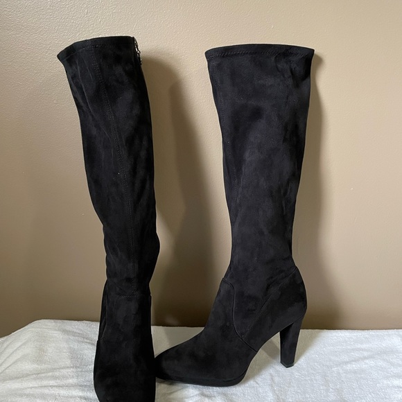 Tahari Grace suede heeled boots - Picture 8 of 8